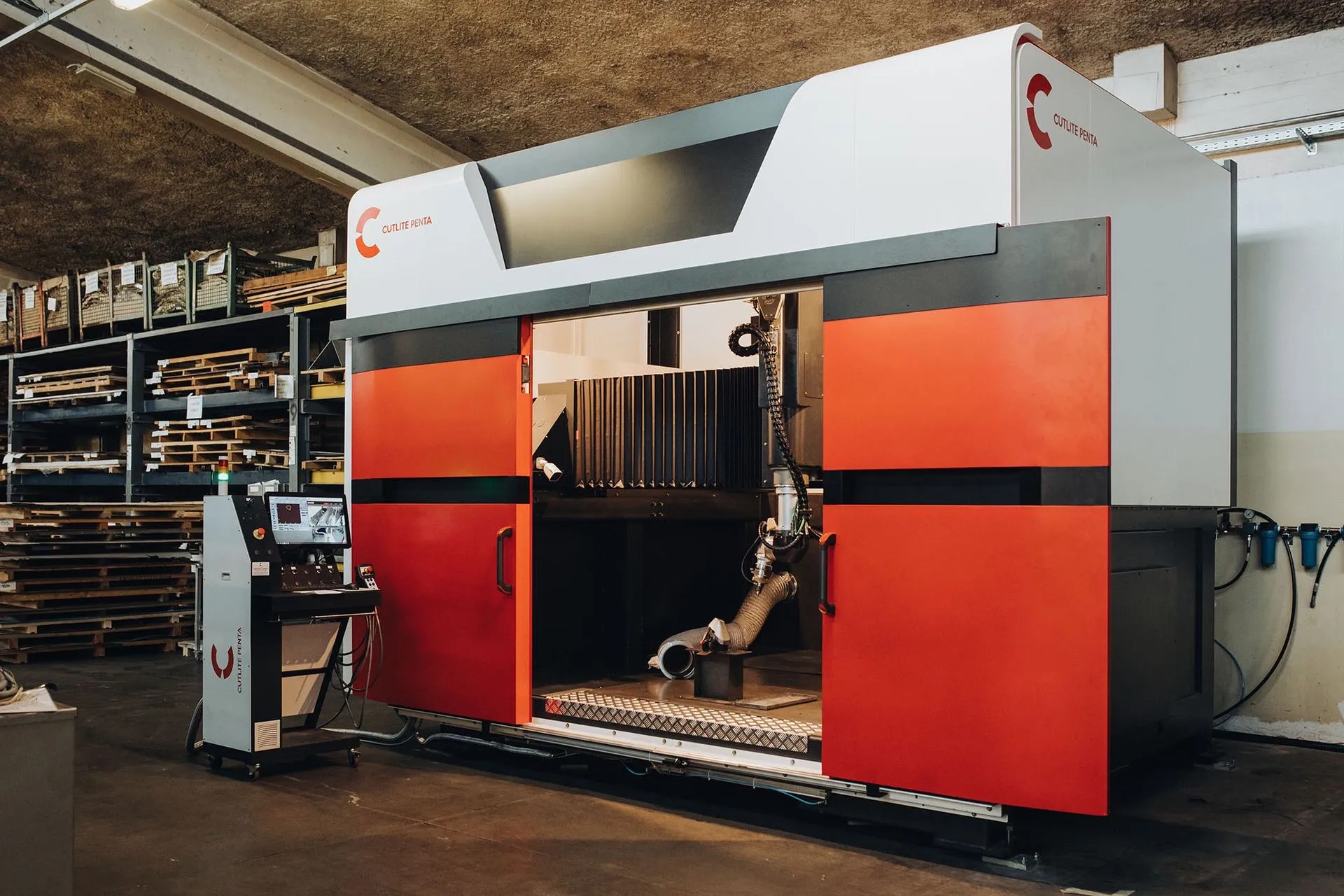 Centro di Lavorazione Laser 3D - 5 Assi
